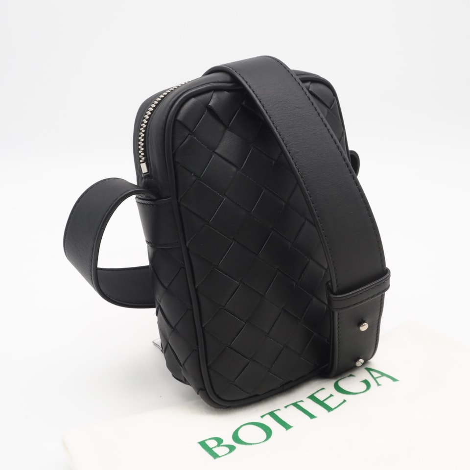 美品 BOTTEGAVENETA ボッテガヴェネタ イントレチャート中 クロスボディバッグ 743214 ショルダーバッグ ブラック カーフレザー メンズ