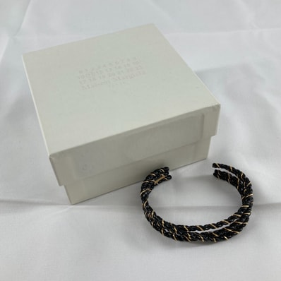 Maison Margiela(メゾン マルジェラ) バングル エナメル SM1UY0093 ブラック×ゴールド