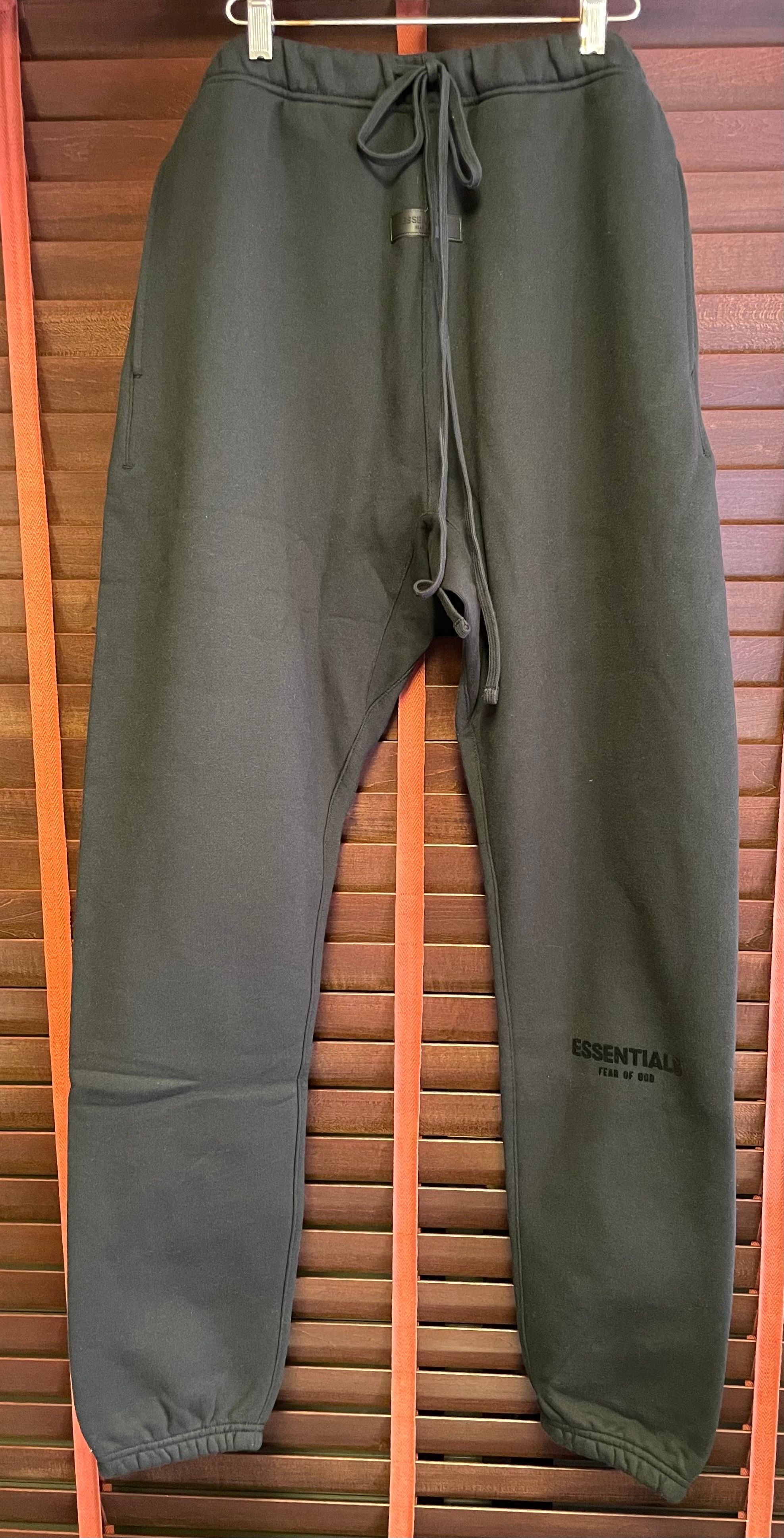 FEAR OF GOD ESSENTIALS BLACK ESS LOGO SWEAT "Stretch Limo"