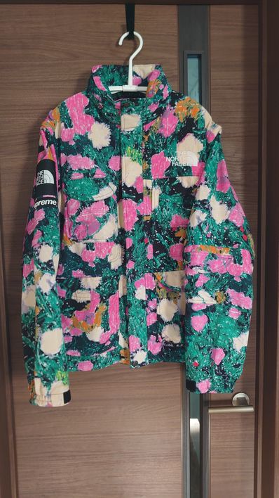 Supreme x The North Face Trekking Convertible Jacket "Flowers"