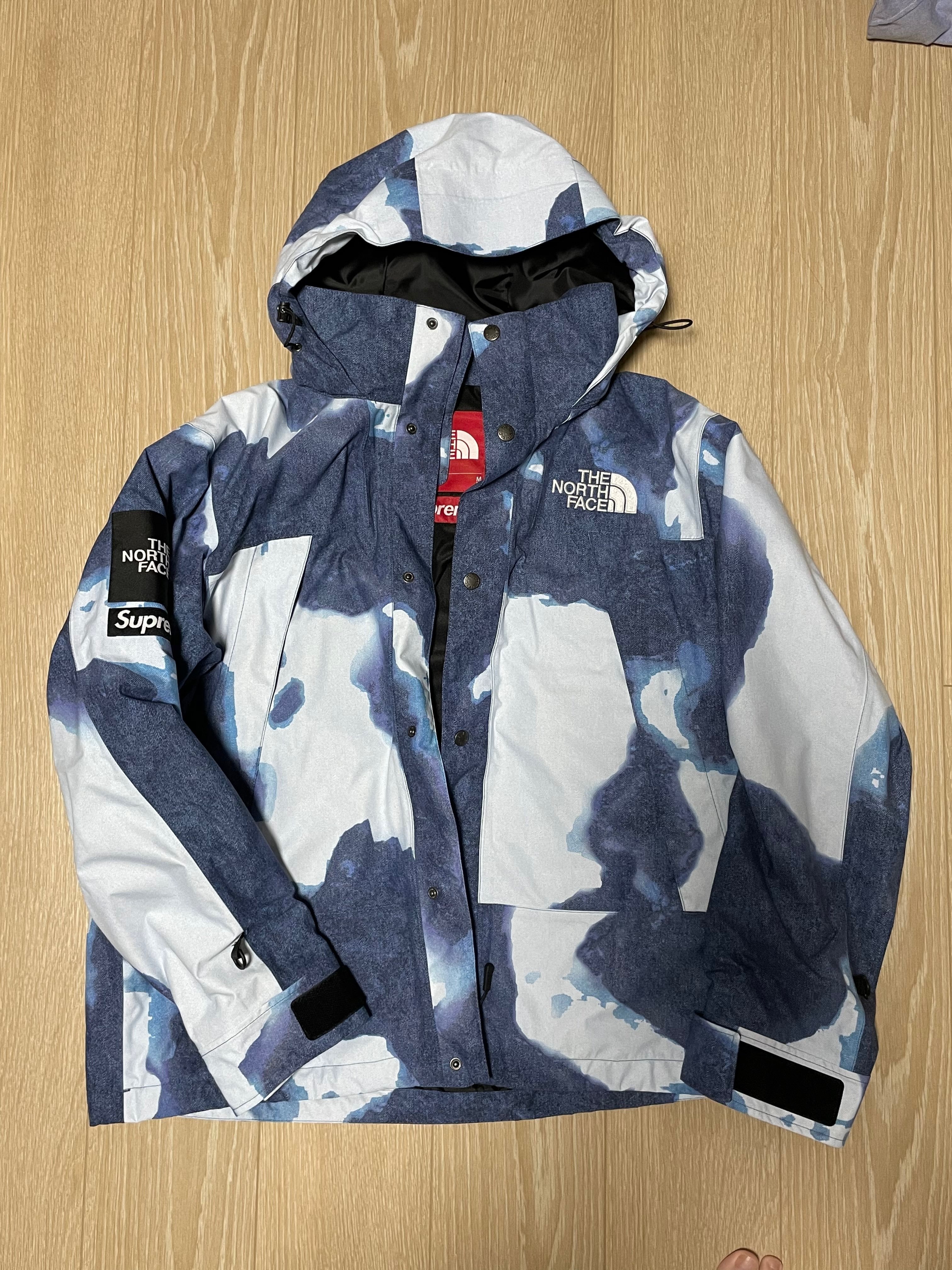 Supreme x The North Face Bleached Denim Print Mountain Jacket "Indigo"