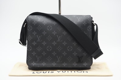 美品 LOUIS VUITTON ルイ・ヴィトン エクリプス ディストリクト PM NV2 M45272 ショルダーバッグ グレー コーティングキャンバス メンズ