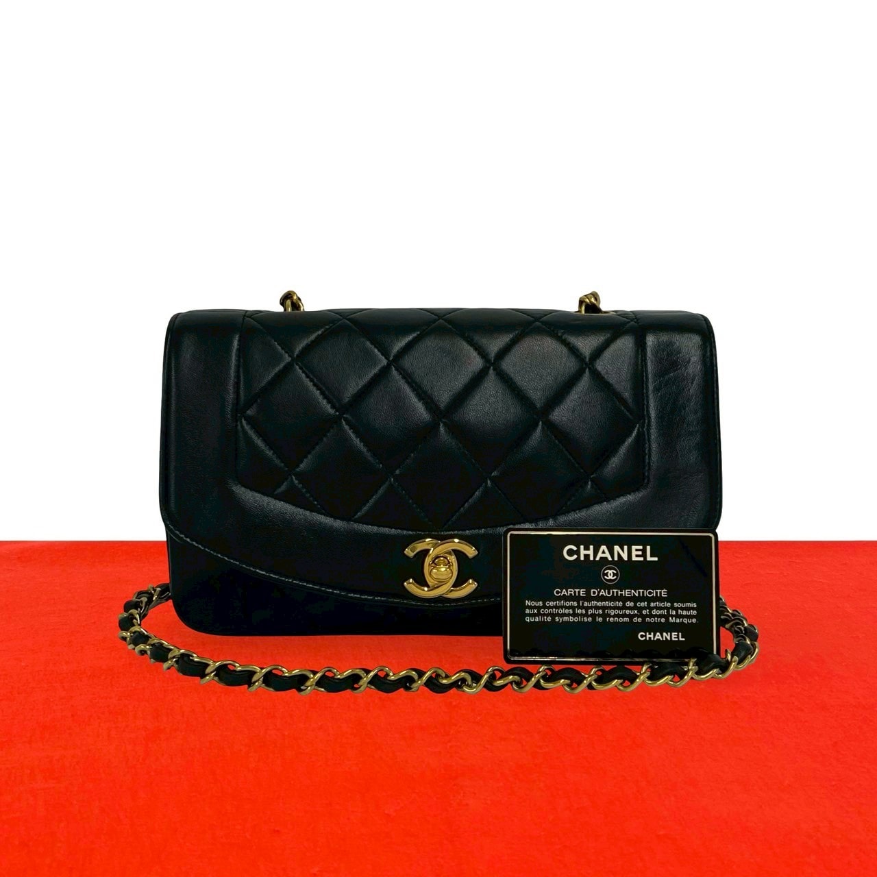 CHANEL シャネル ダイアナ マトラッセ ココマーク ラムスキン ショルダーバッグ ブラック
j2509