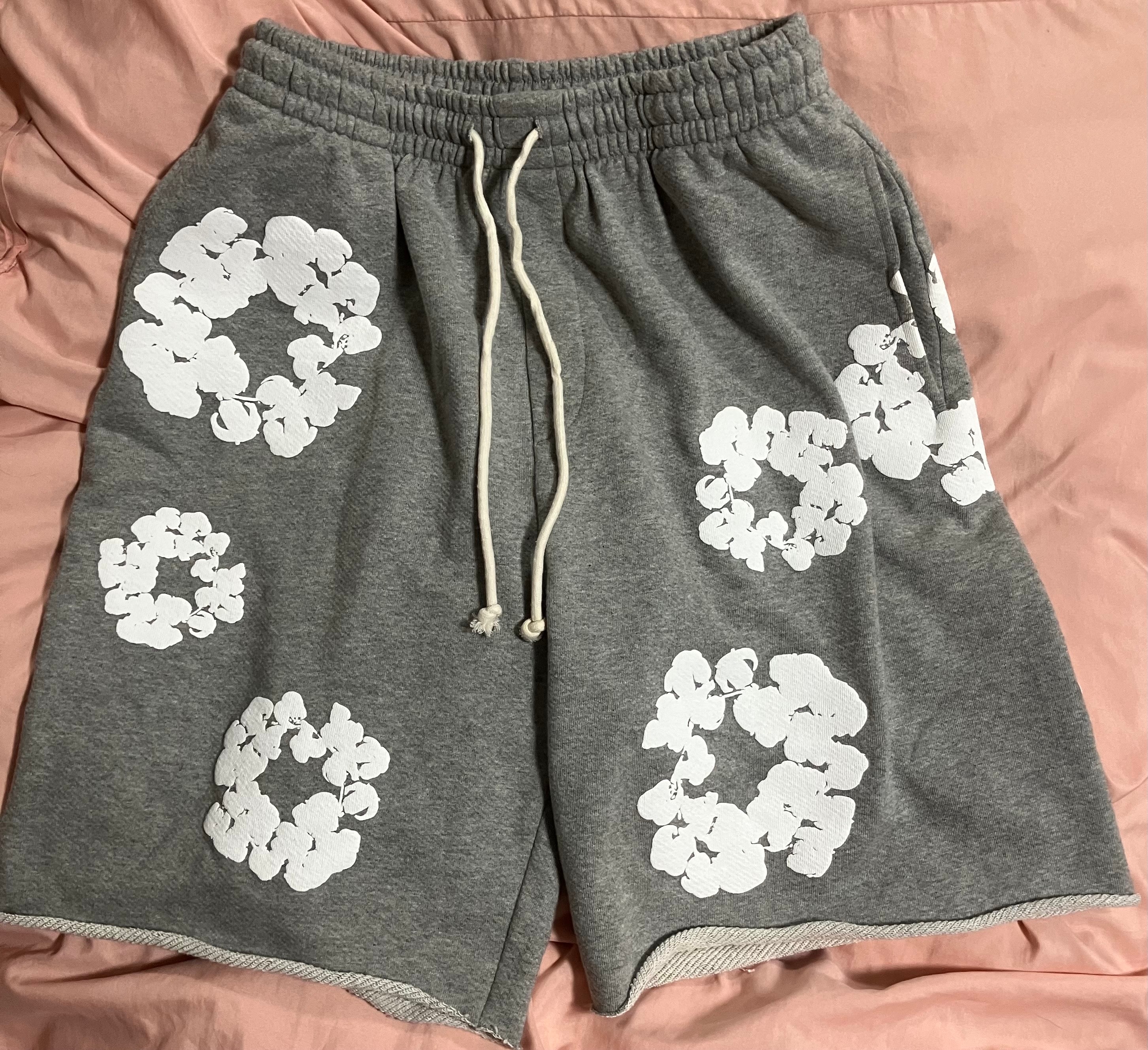 DENIM TEARS Mono Wreath Sweatshorts 