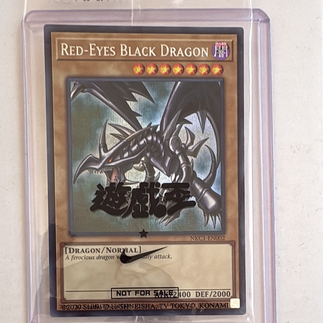 真紅眼の黒竜 SE [NKC1-EN002](遊戯王 x ナイキ エアーマックス 95 QS エアーマッスル House of Duel - 童実野町決闘遊戯館 限定プロモ) 