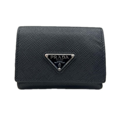 PRADA 極美品 プラダ SAFFIANO TRIANGOLO サフィアーノ トライアングル 三つ折り財布 2MH042 レザー ブラック 三角プレート ロゴプレート コンパクトウォレット ミニ Aランク 鑑定済 中古 プラダ財布【定価96,800円】