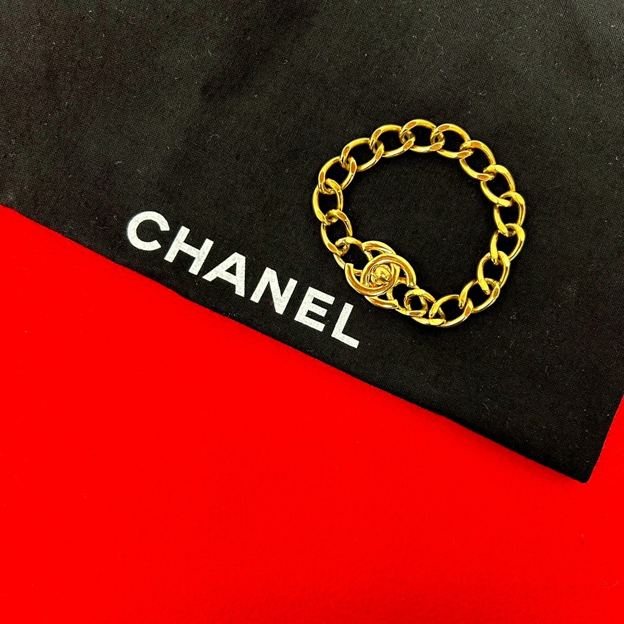 CHANEL シャネル ココマーク ターンロック モチーフ GP ブレスレット ゴールド
 117-1