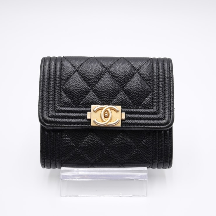 CHANEL(シャネル)ボーイシャネル スモール フラップ ウォレット 三つ折り財布 コンパクトウォレット マトラッセ キャビアスキン ブラック 黒 ゴールド金具 レディース【中古】