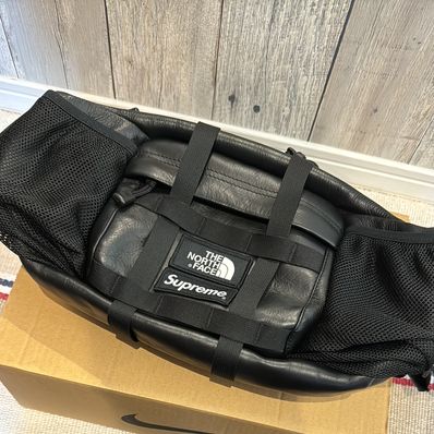 Supreme x The North Face Leather Mountain Waist Bag Supreme x The North Face Leather Mountain Waist Bag
