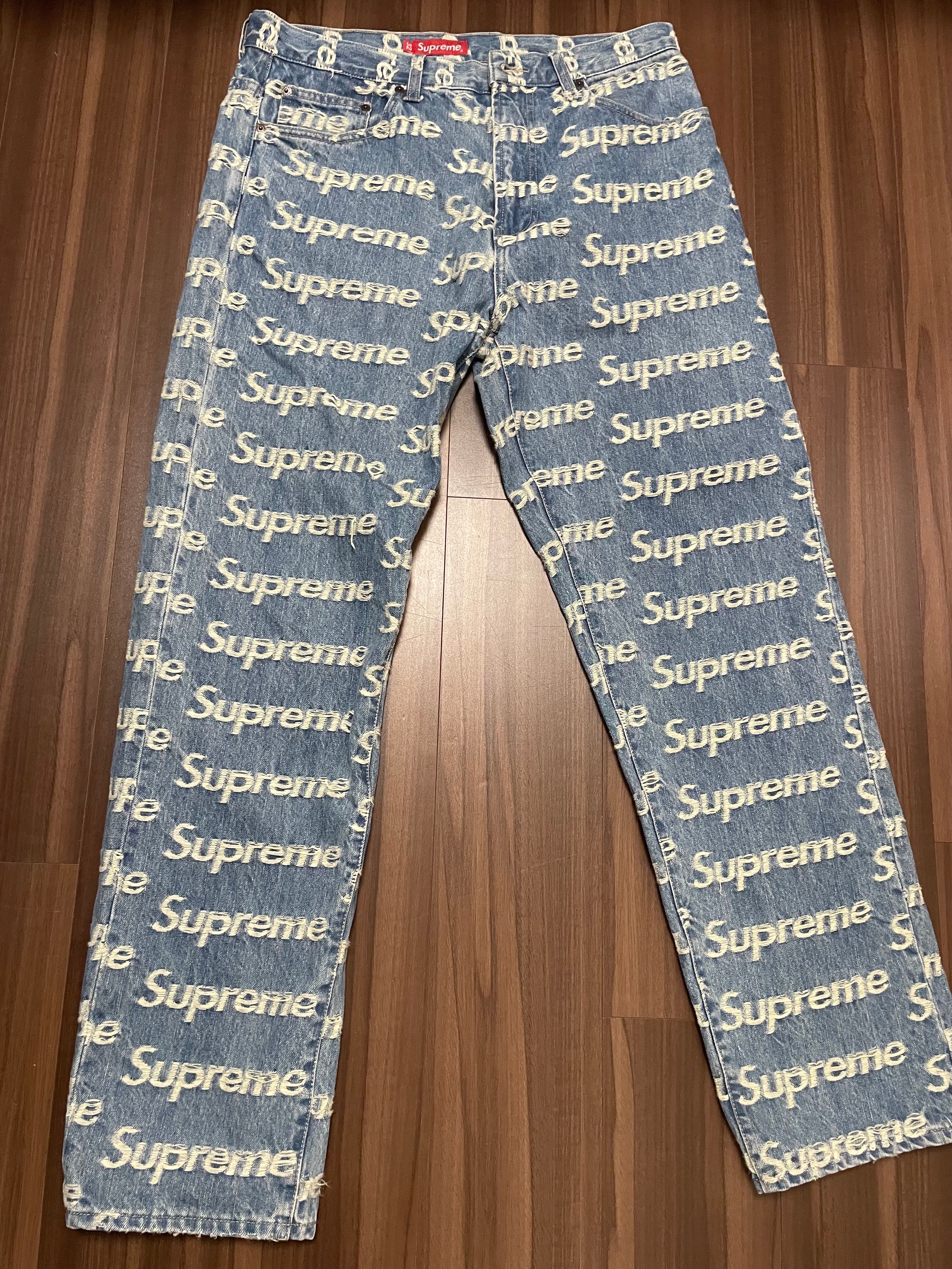 Supreme Frayed Logos Regular Jean "Blue"