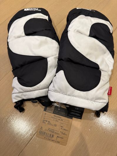 Supreme x The North Face S Logo Nuptse Mitts "Black"