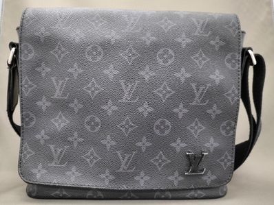 Louis Vuitton Monogram Eclipse District PM NM