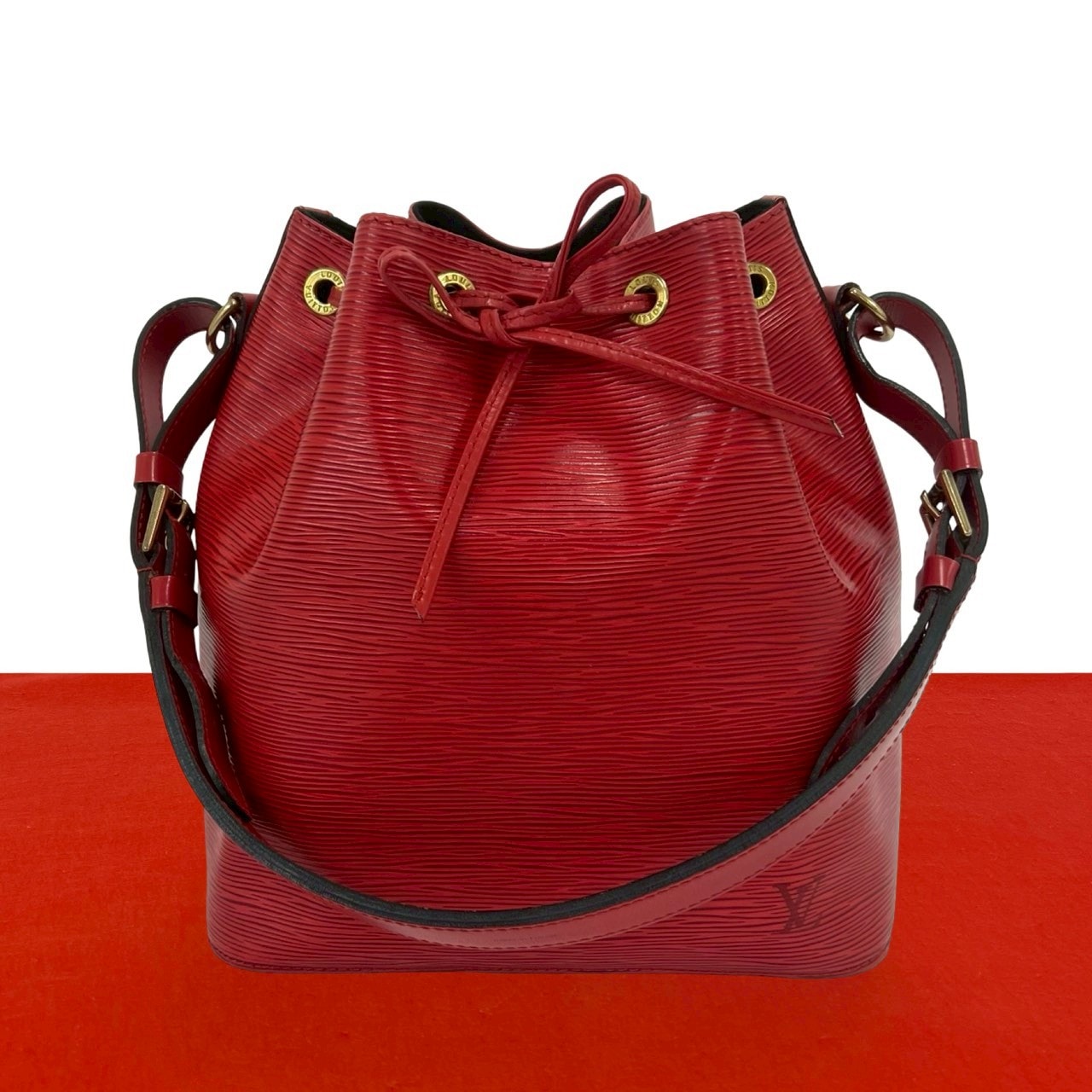 LOUIS VUITTON ルイヴィトン プチ ノエ エピ レザー ショルダーバッグ レッド
 21615