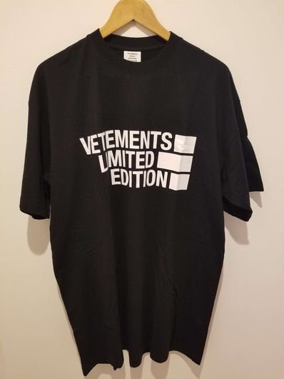 VETMENTS 半袖Tシャツ