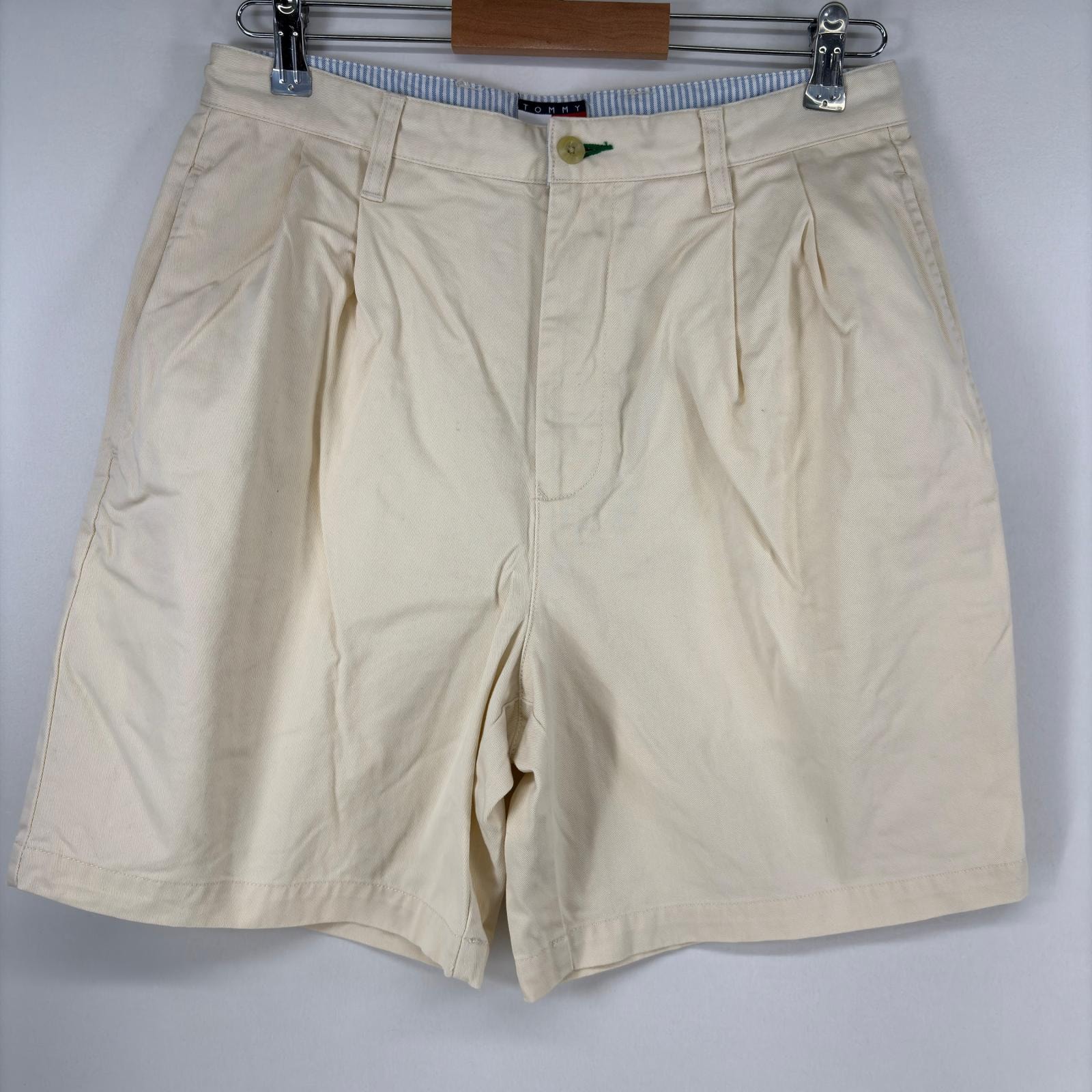 古着 90's/90年代 トミーヒルフィガー TOMMY HILFIGER ショートパンツ チノ ツータック ワンポイント ハーフパンツ w31  ホワイト メンズ