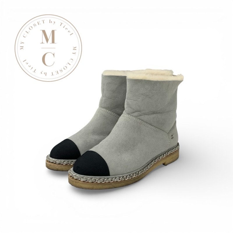 シャネル CHANEL ブーツ ショートブーツ 靴 シューズ スエード ファブリック ライトグレー ブラック ココマーク チェーン ムートン