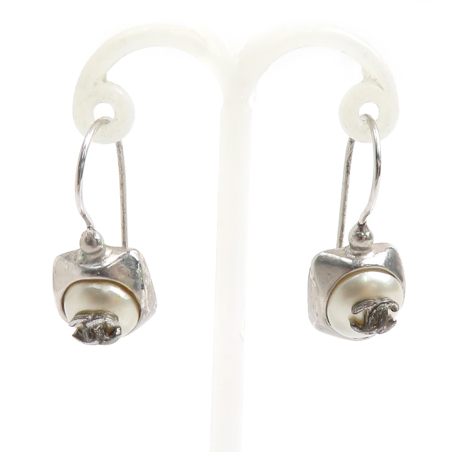 シャネル CHANEL ピアス ココマーク メタル/フェイクパール シルバー/オフホワイト レディース【中古】 e61674a