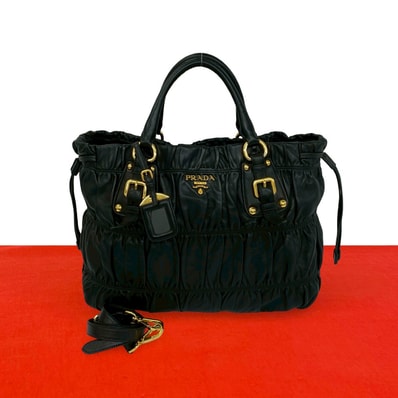 PRADA プラダ ロゴ 金具 レザー ショルダーバッグ ブラック
33342