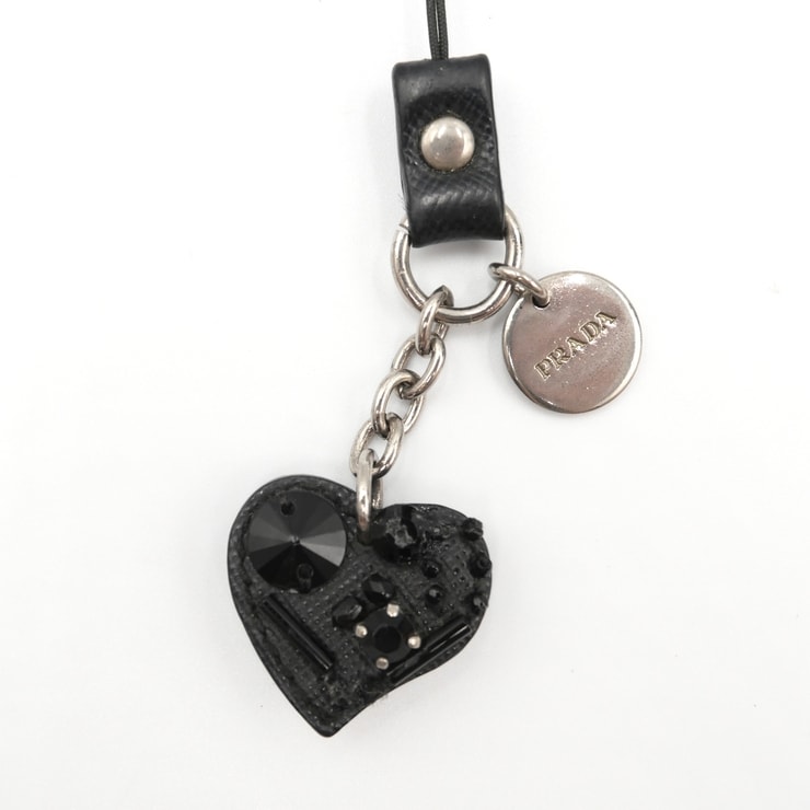PRADA(プラダ)ハートチャーム ストラップ キーホルダー バッグチャーム ブラック ビジュー シルバー金具 レディース【中古】