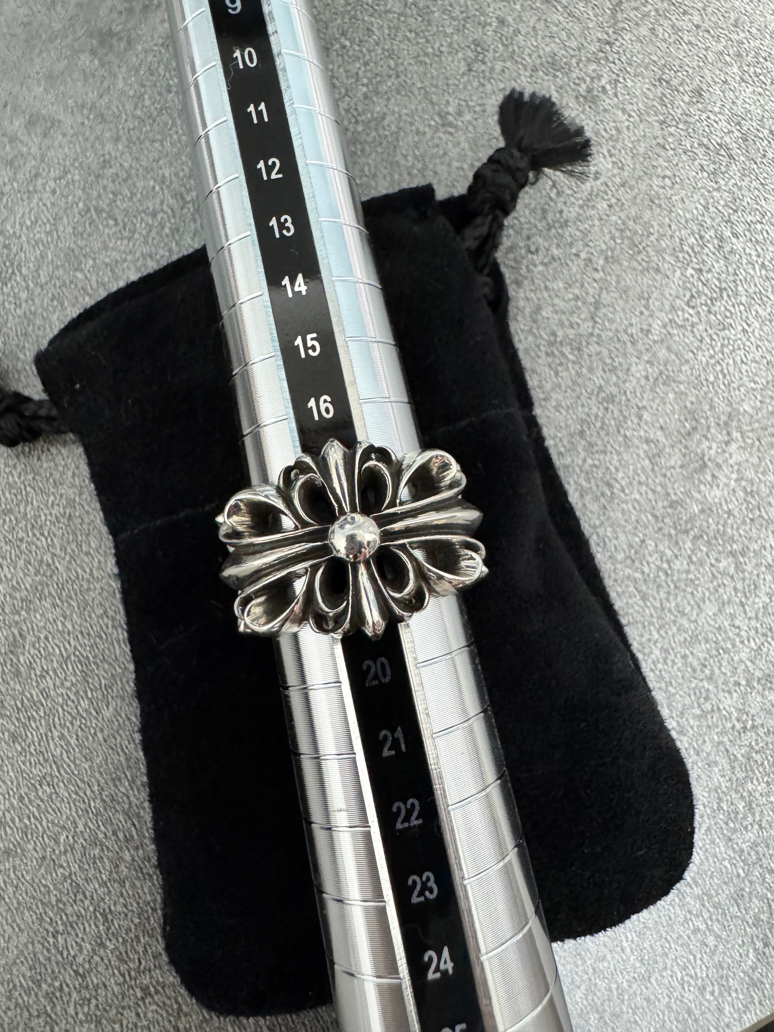 クロムハーツ ダブル フローラル クロス リング 