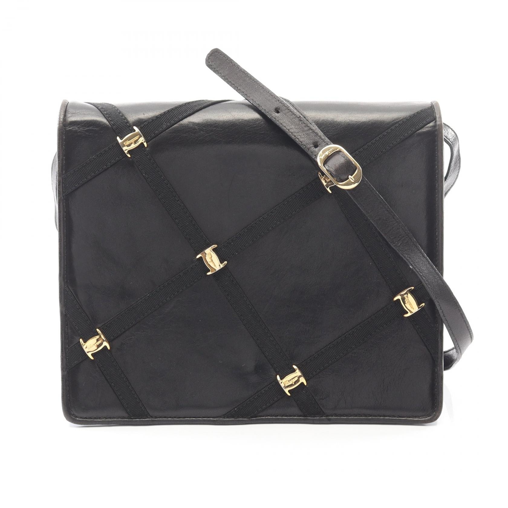 サルヴァトーレフェラガモ Salvatore Ferragamo ヴァラ ショルダーバッグ バッグ レザー レディース ブラック系 【中古】