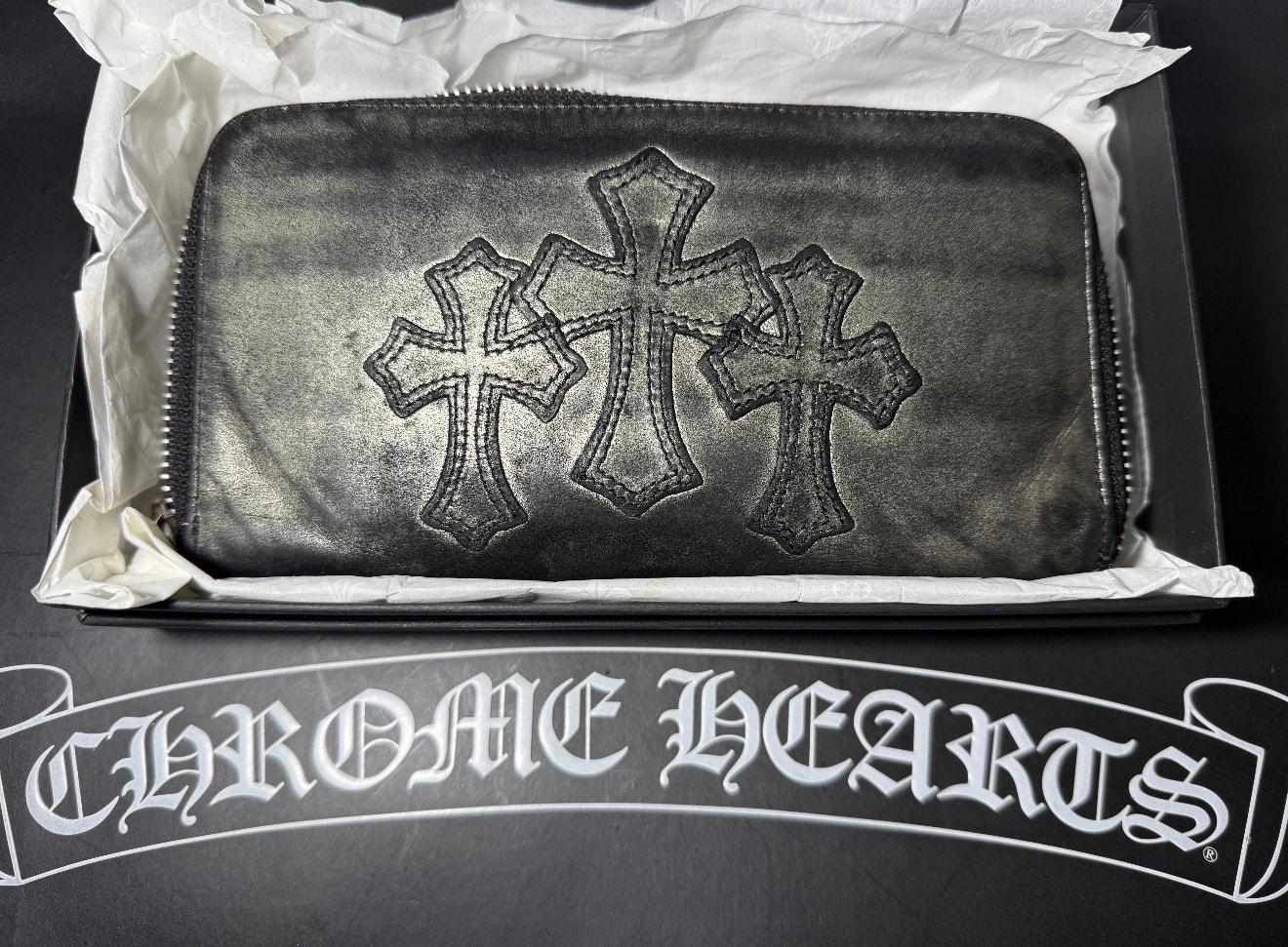 クロムハーツ レクタンギュラー F ヘビーレザー ジップ ウォレット / 3セメタリー クロス "ブラック"