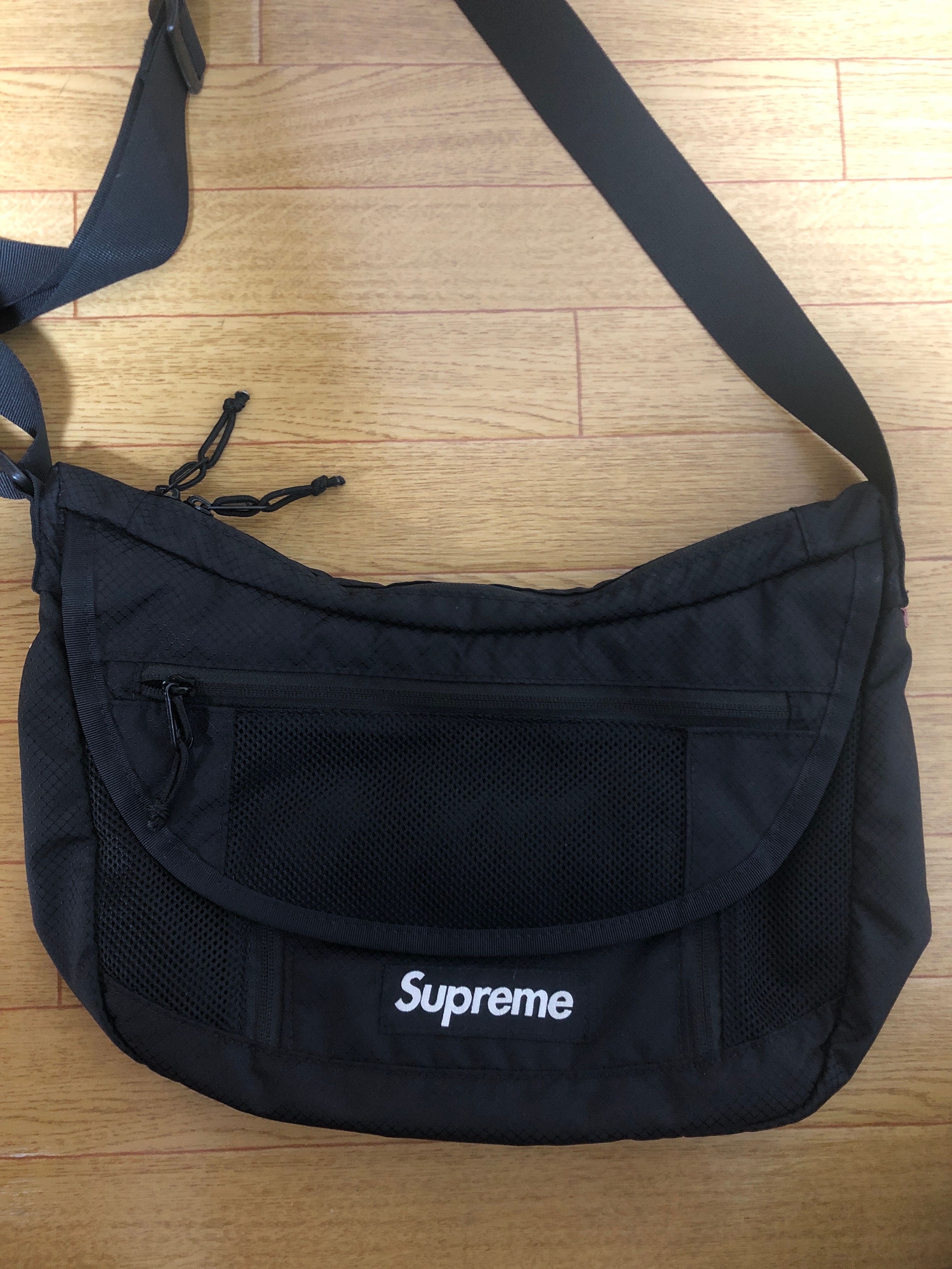 Supreme 2022ss Small Messenger Bag "Black"