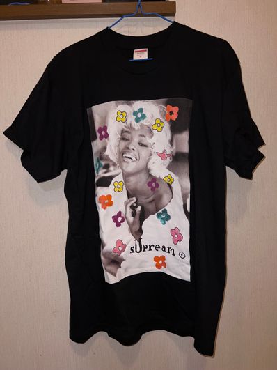 Supreme Naomi Tee "Black"