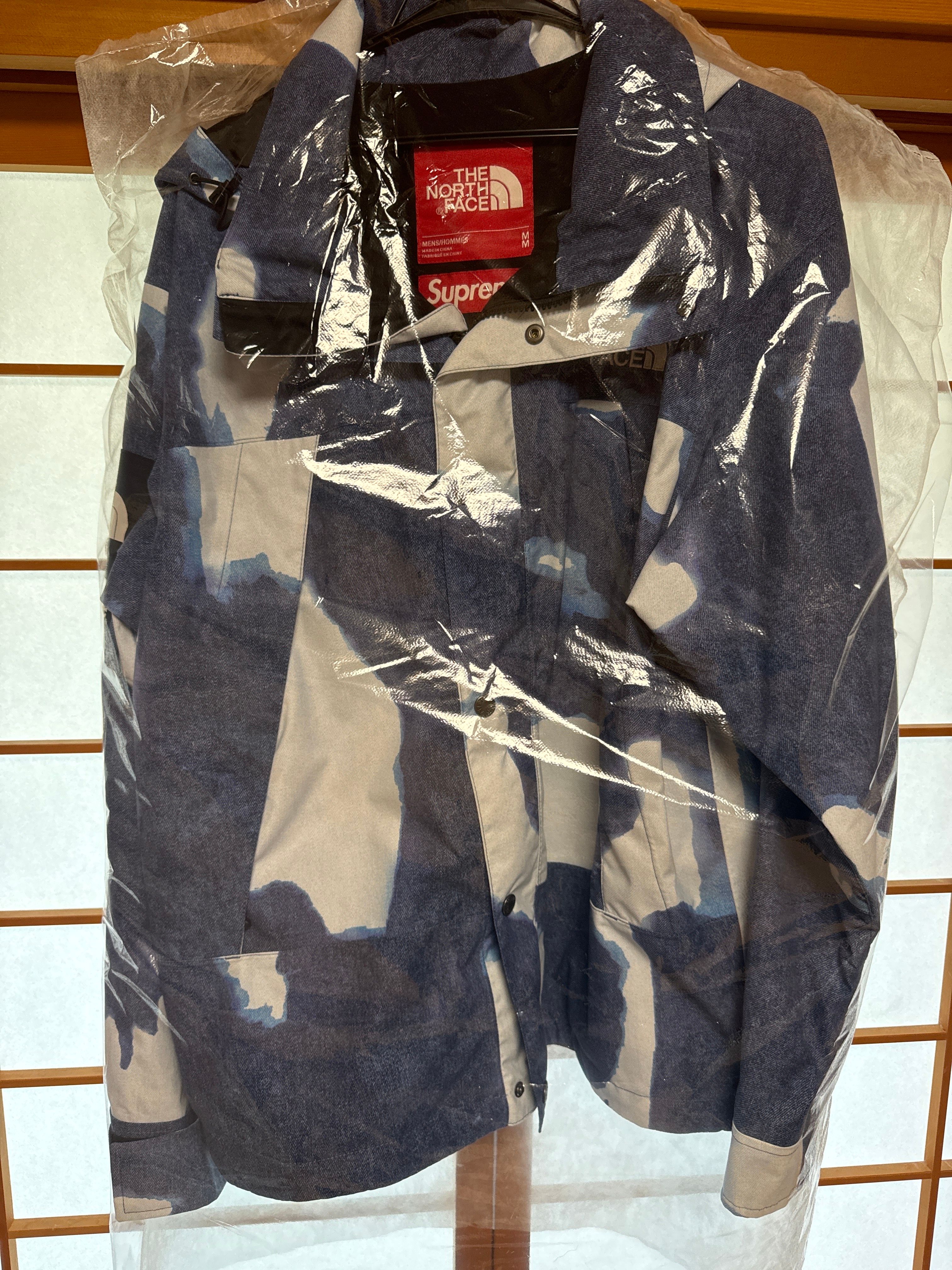 Supreme x The North Face Bleached Denim Print Mountain Jacket "Indigo"