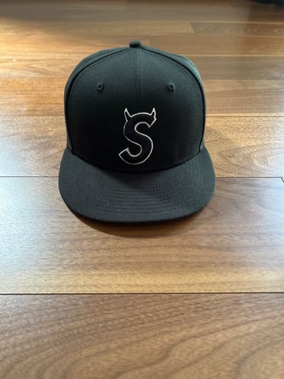 Supreme S Logo New Era "Black" (22FW)