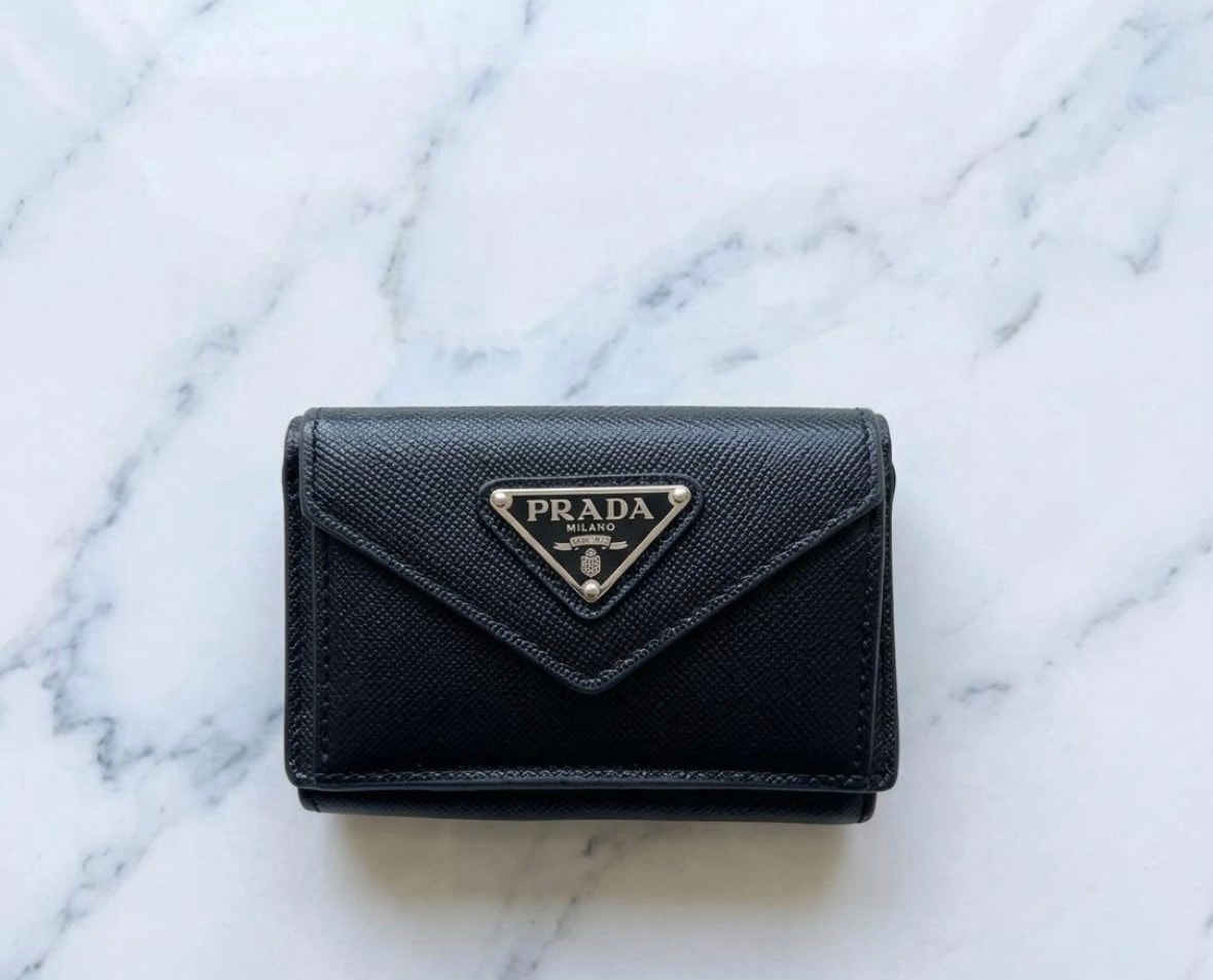 PRADA 三つ折財布 3角ロゴプレート シルバー