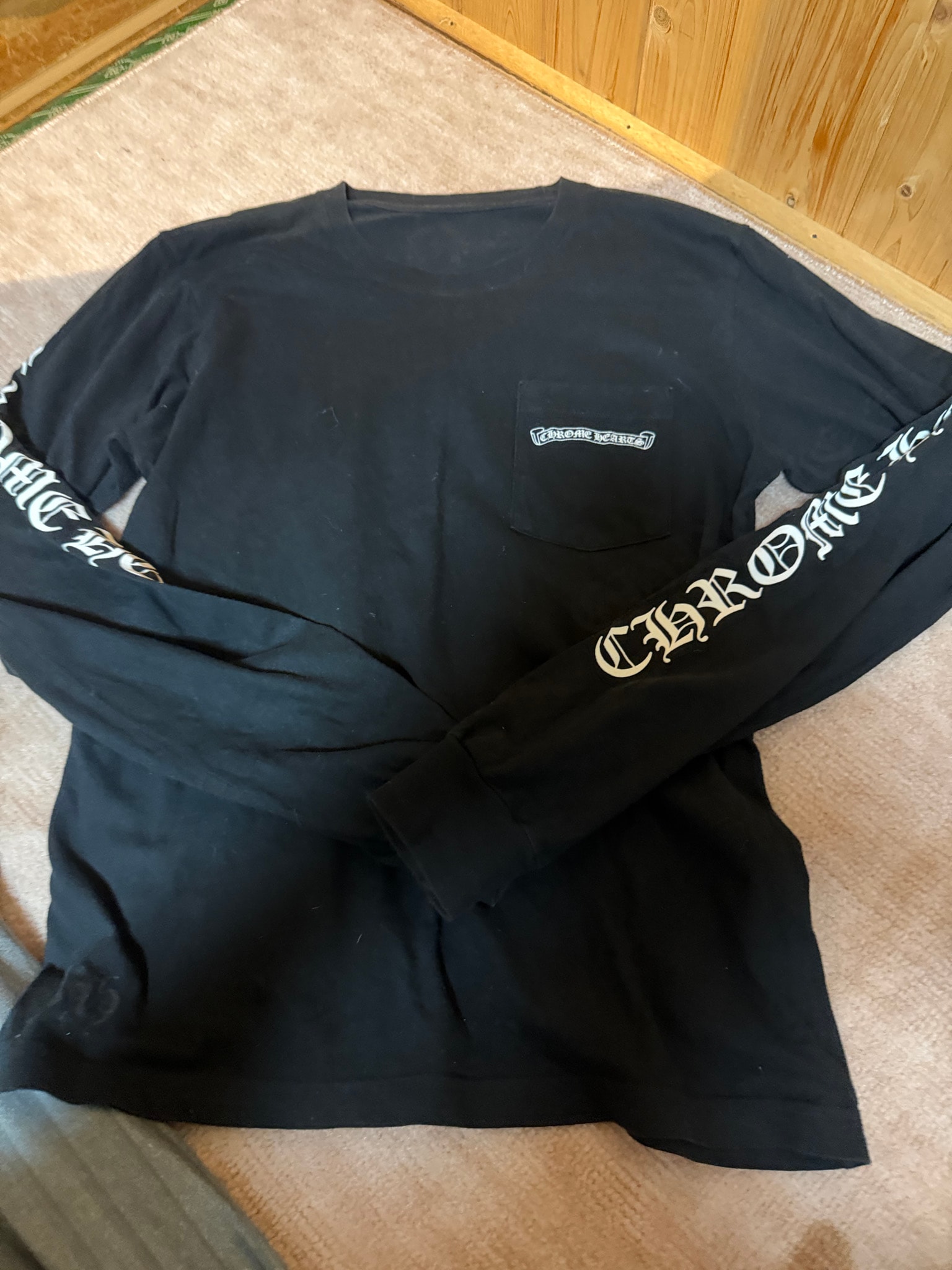 クロムハーツ スクロールロゴ ファックユー ロングスリーブ Tシャツ