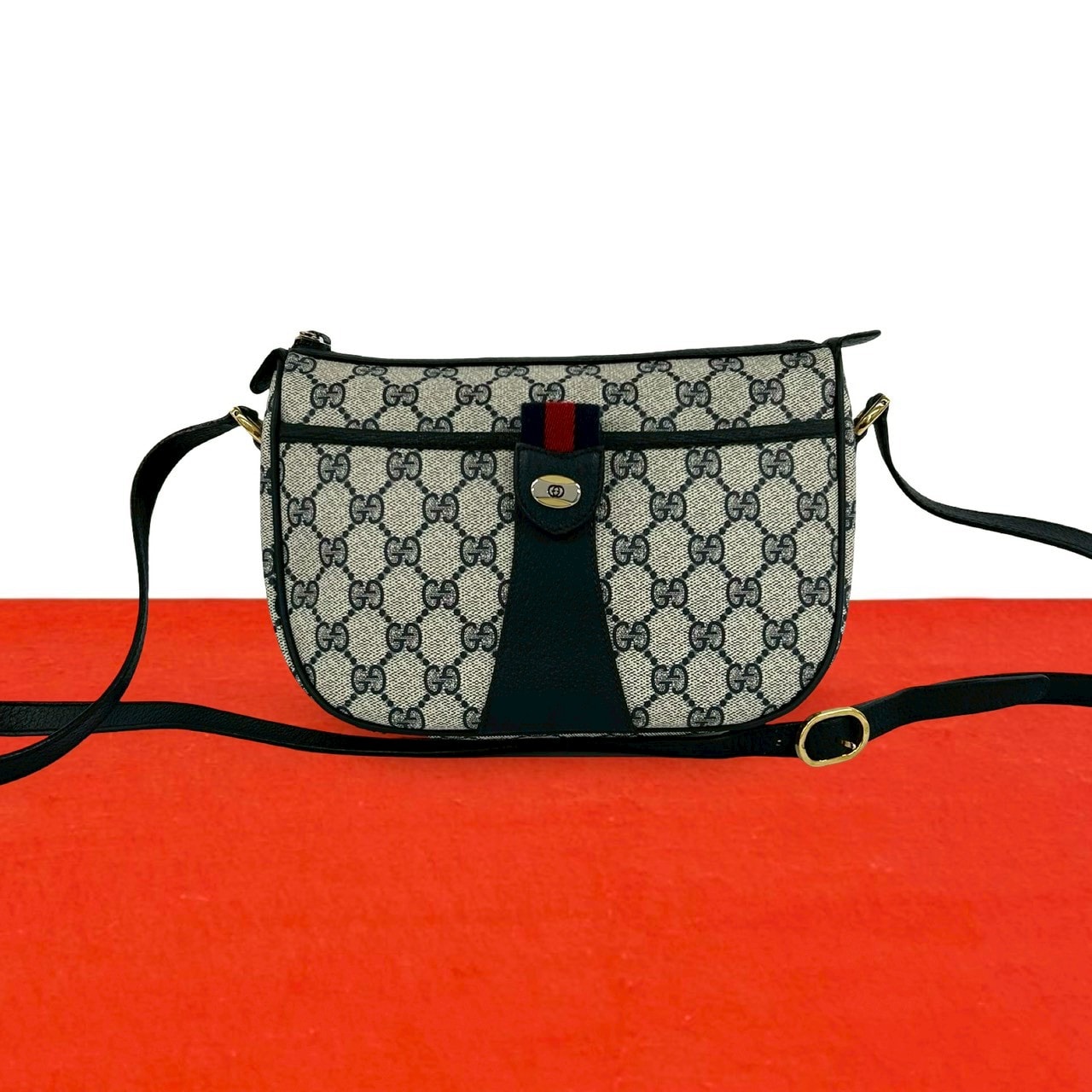 B (目立った傷や汚れなし)】GUCCI グッチ シェリーライン GG ロゴ 柄