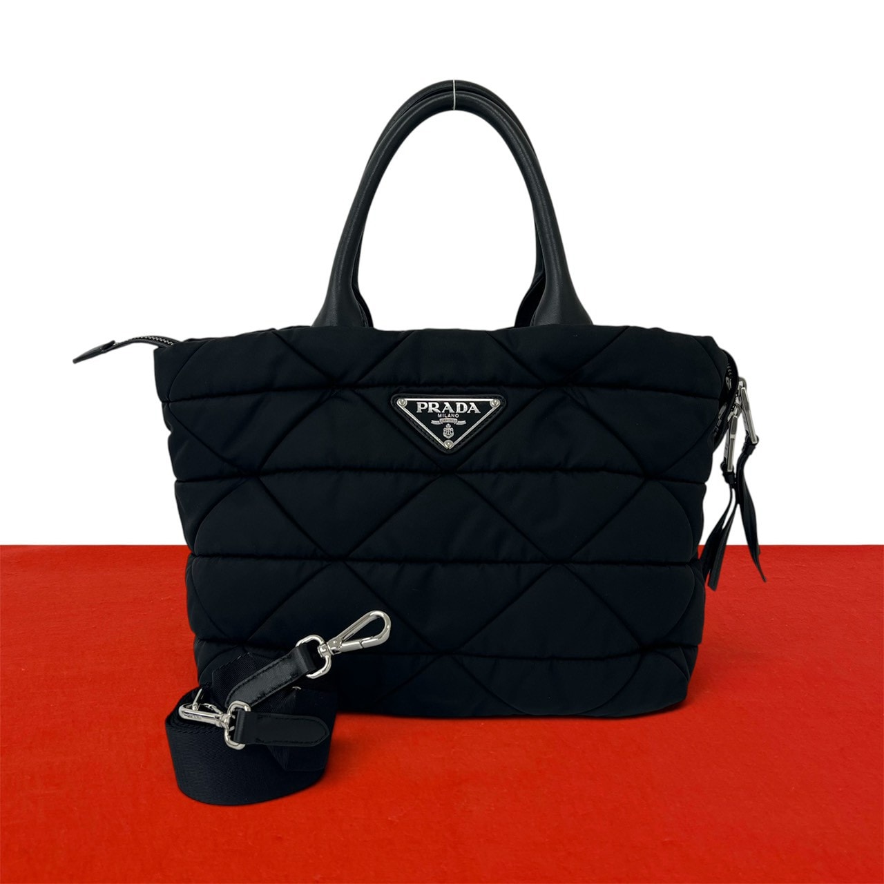 PRADA プラダ 三角 ロゴ 金具 ナイロン レザー ショルダーバッグ ブラック
 90968