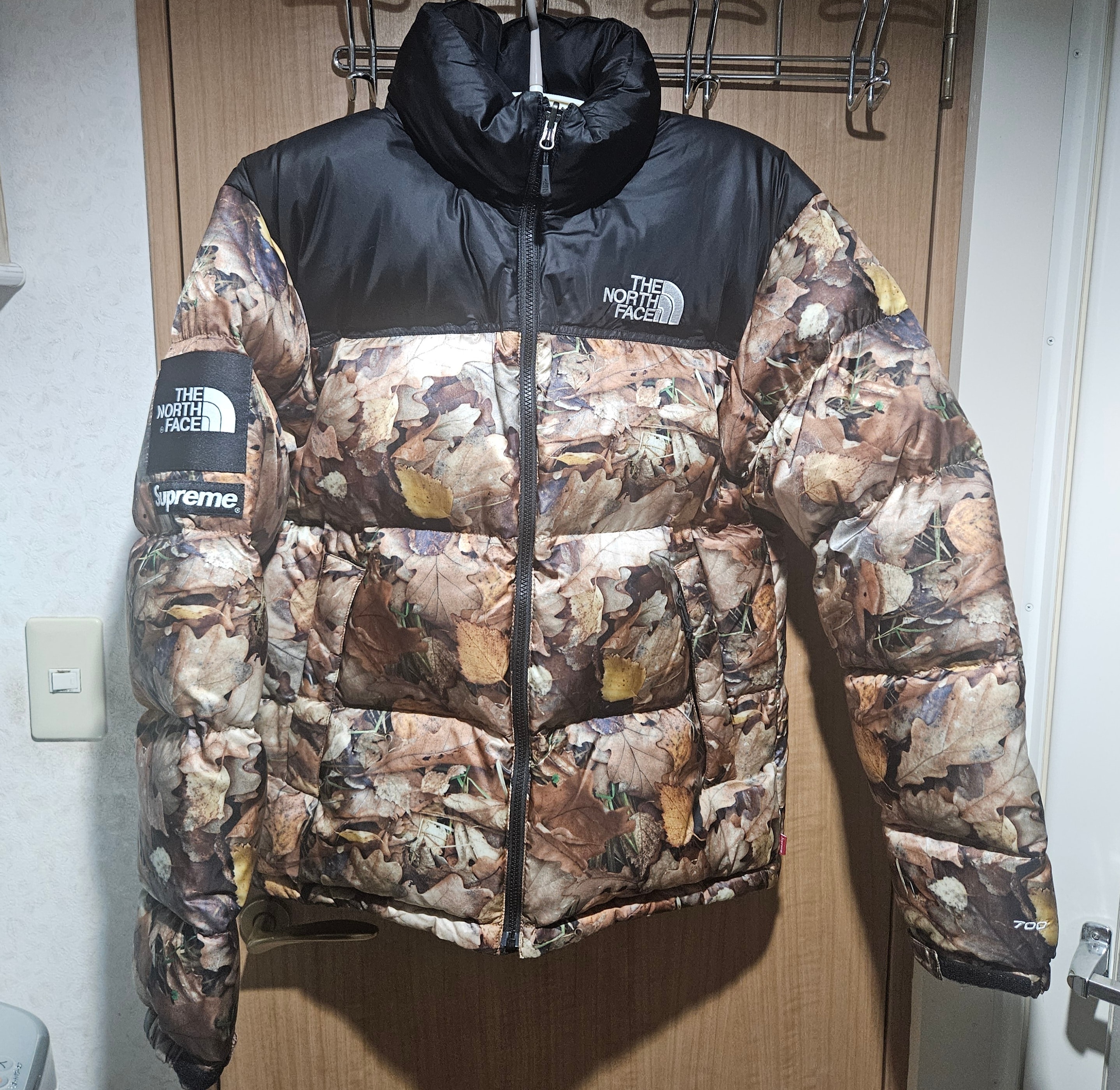 シュプリーム x ザノースフェイス 枯葉 ヌプシ ジャケット "リーブス" ND51602I / NF0A2SZ4