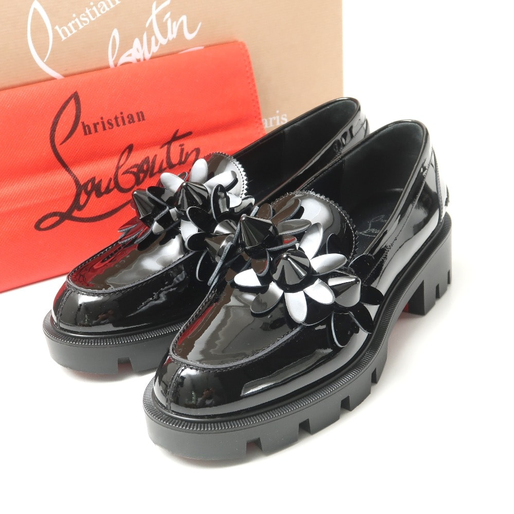 ■美品■2022AW■Christian Louboutin クリスチャンルブタン DAISY SPIKES MOC FLAT ローファー サイズ37.5 エナメル フラワー チャンキーヒール ブランド古着【中古】20260109/RA7107