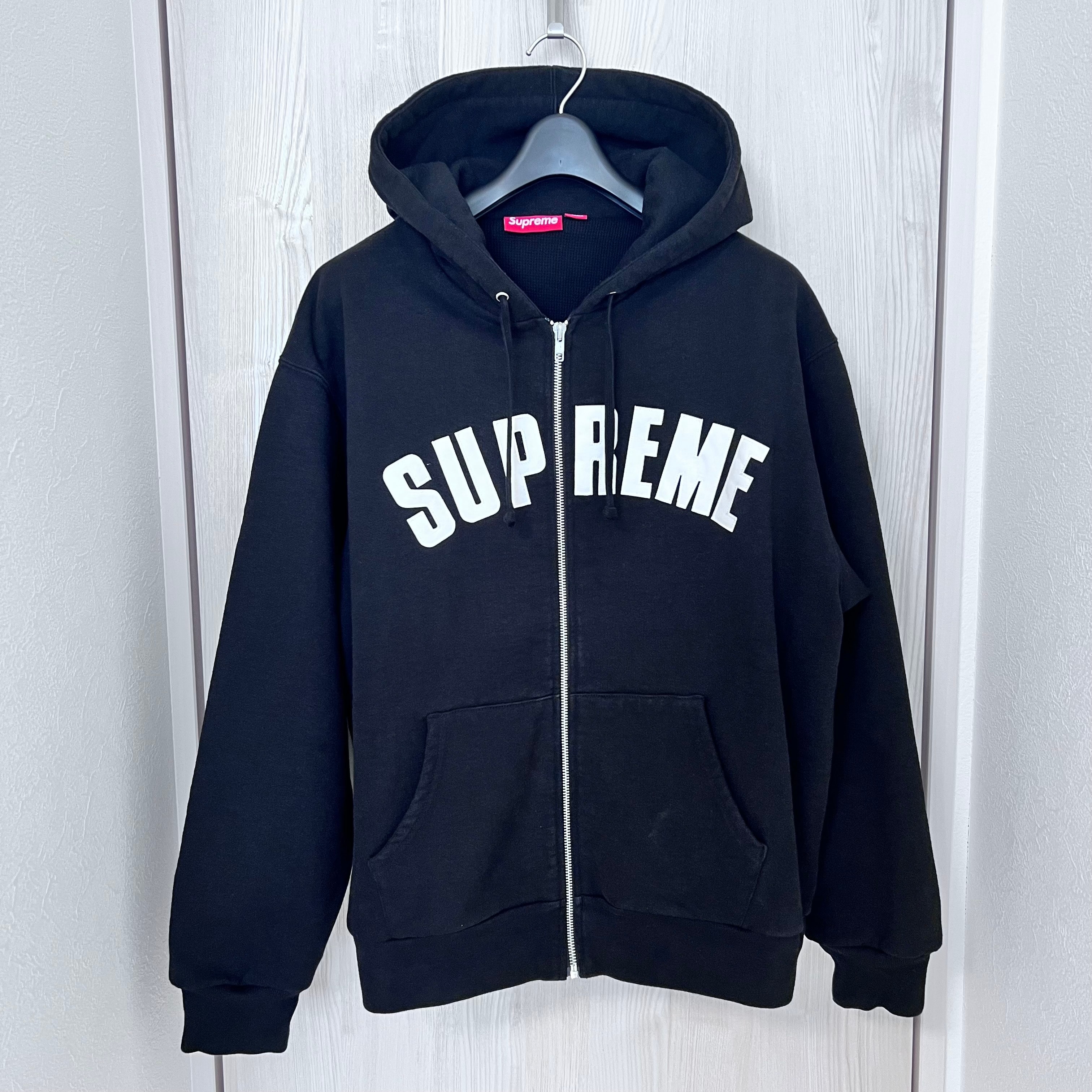 SUPREME ブラック ジップアップパーカー Supreme ブラック ジップアップパーカー~~~~ - メルカリ