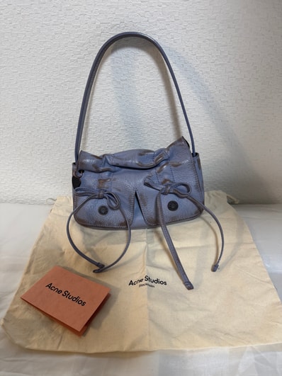 Acne Studios マルチポケット マイクロバッグ 水色