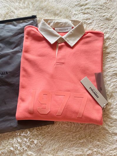 FEAR OF GOD ESSENTIALS Henley Rugby "Coral"