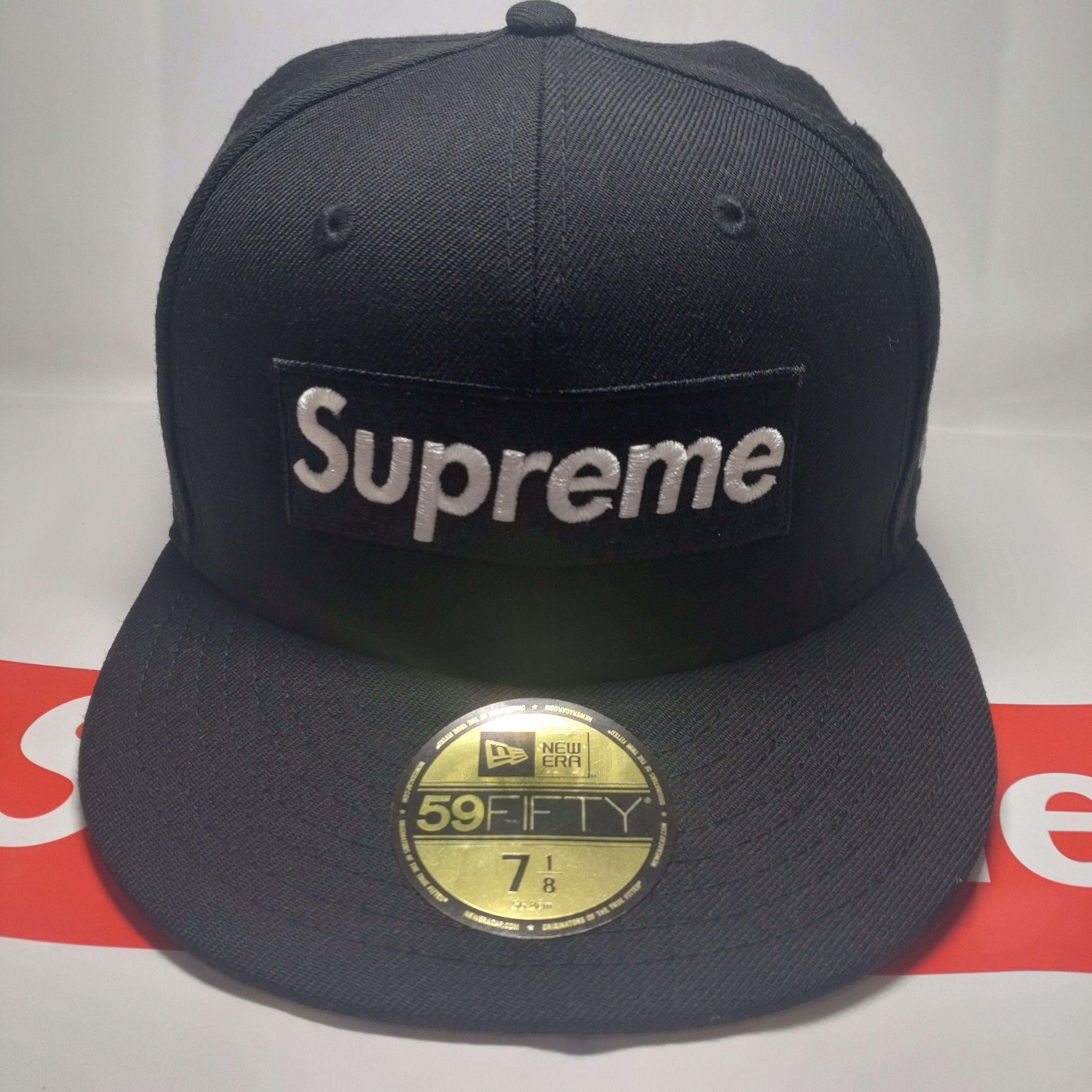 Supreme World Famous Box Logo New Era® "Black"