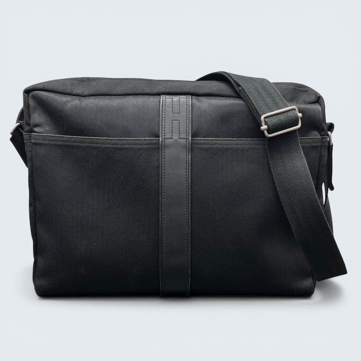 HERMES エルメス アカプルコバサスMM ショルダーバッグ トワルシェブロン ヴォースイフト キャンバス レザー ブラック シルバー金具 メッセンジャーバッグ ユニセックス Bランク 中古 鑑定済 エルメスバッグ