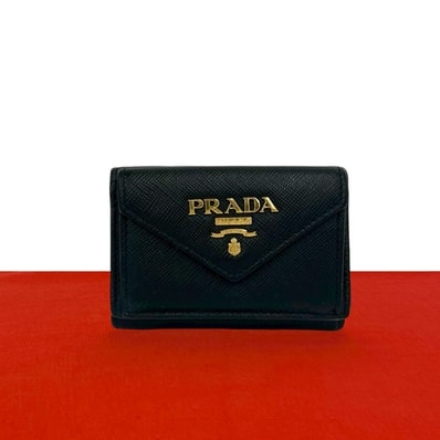 PRADA プラダ ロゴ 金具 レザー 三つ折り財布 ブラック
40861