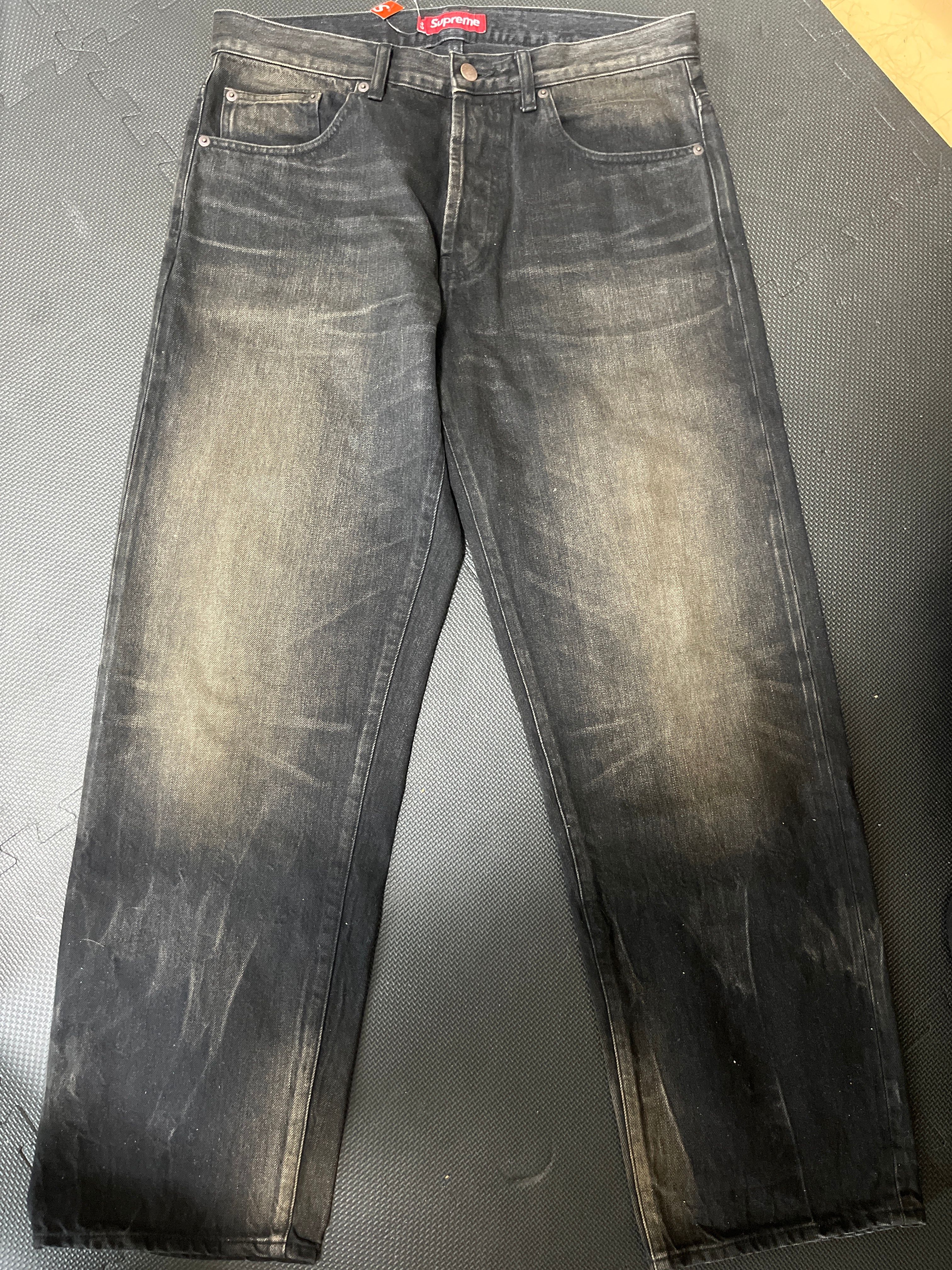 Supreme Distressed Loose Fit Selvedge Jean "Washed Black" (24SS)