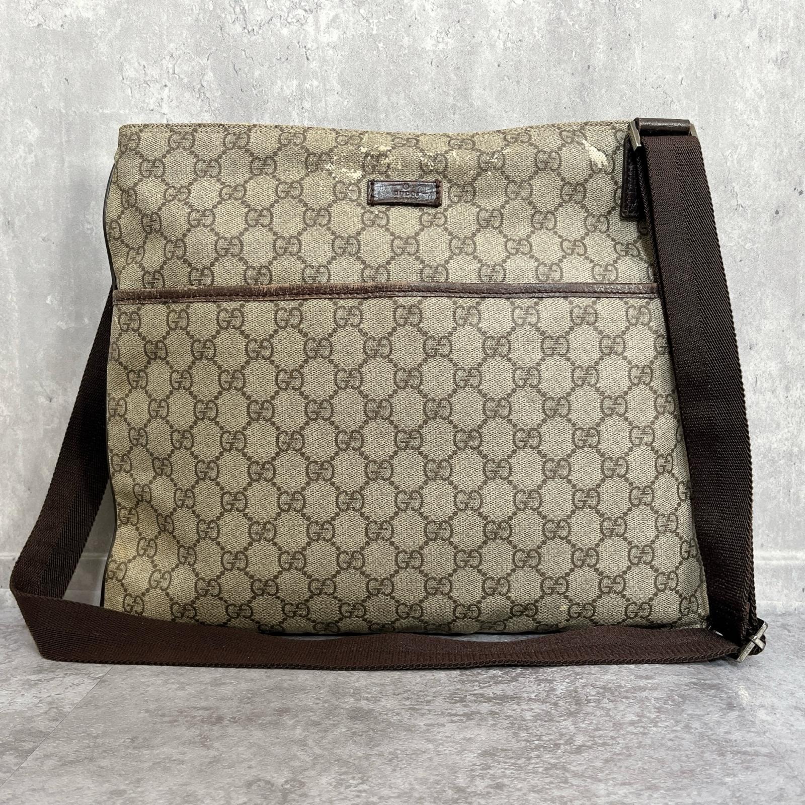 【GUCCI】グッチ GGプラス GG総柄 ショルダーバッグ メッセンジャー PVC ベージュ ブラウン ロゴプレート イタリア製 斜め掛け 男女兼用