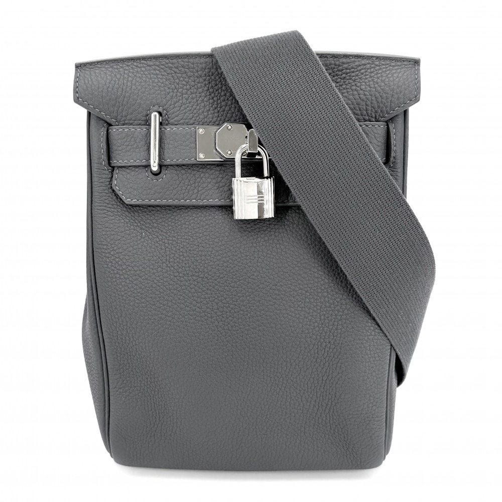 HERMES エルメス ショルダーバッグ アッカドPM クロスボディバッグ 肩掛け 斜め掛け W刻印 レザー    グレー シルバー金具 レディース 美品 2024年【中古品】