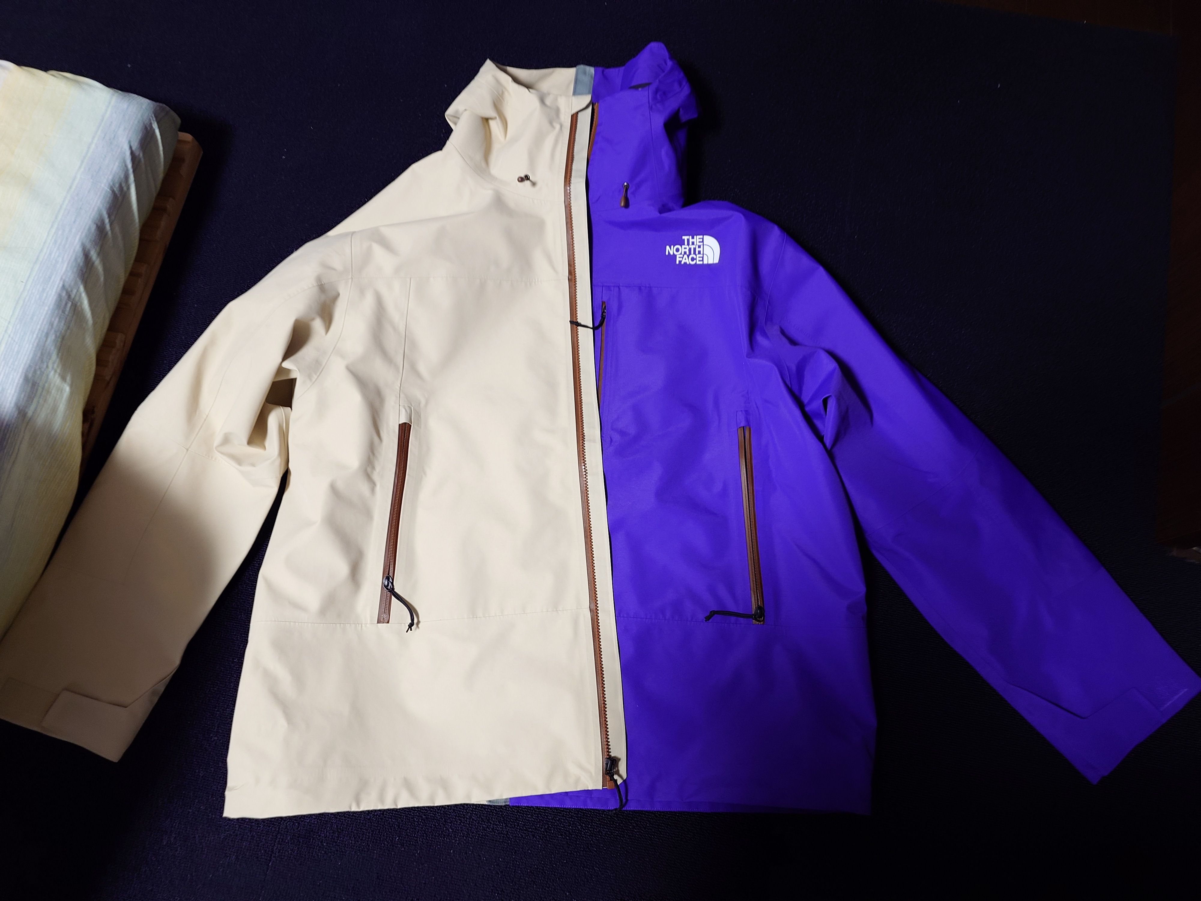 Supreme x The North Face Split Taped Seam Shell Jacket "Tan"