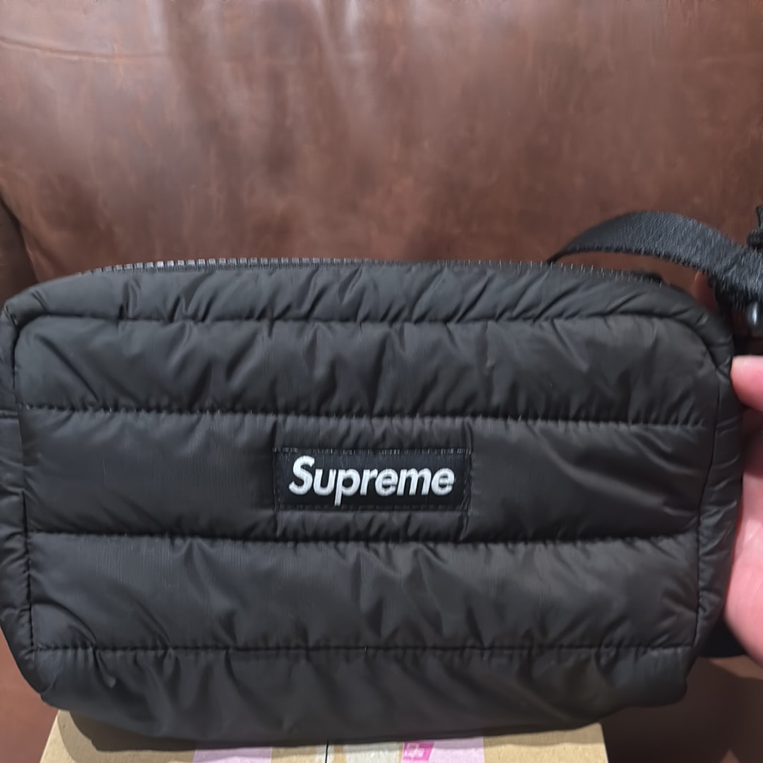 シュプリーム パファー サイド バッグ "ブラック"