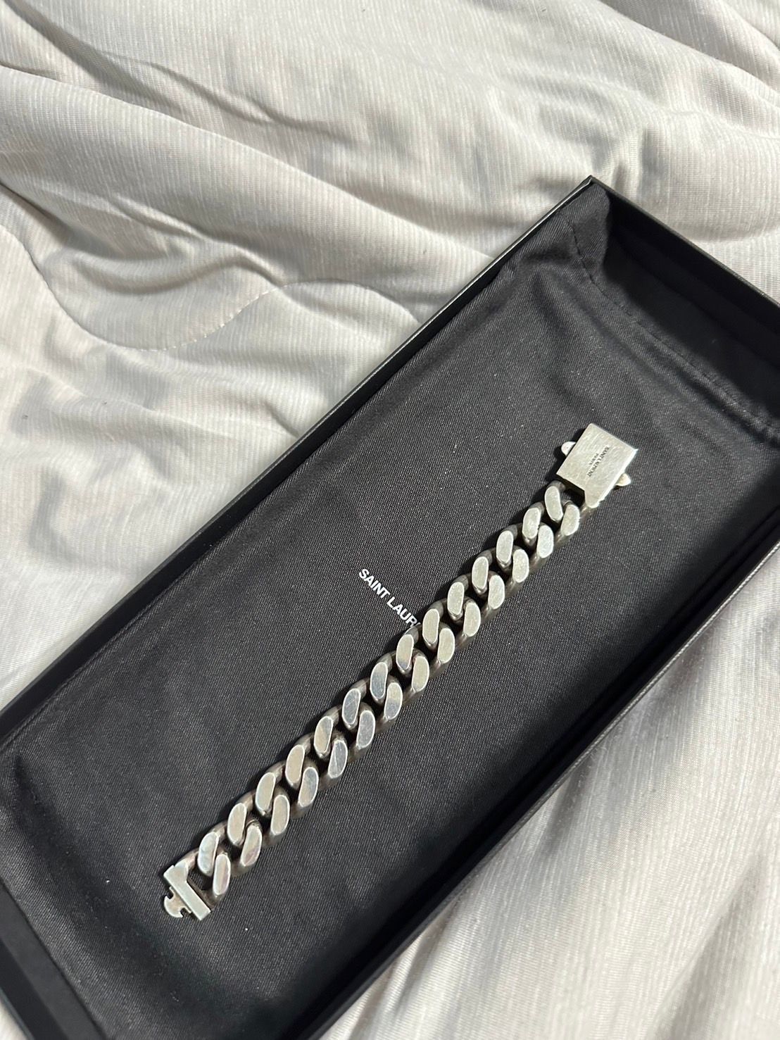 ロゴ刻印チェーンブレスレット