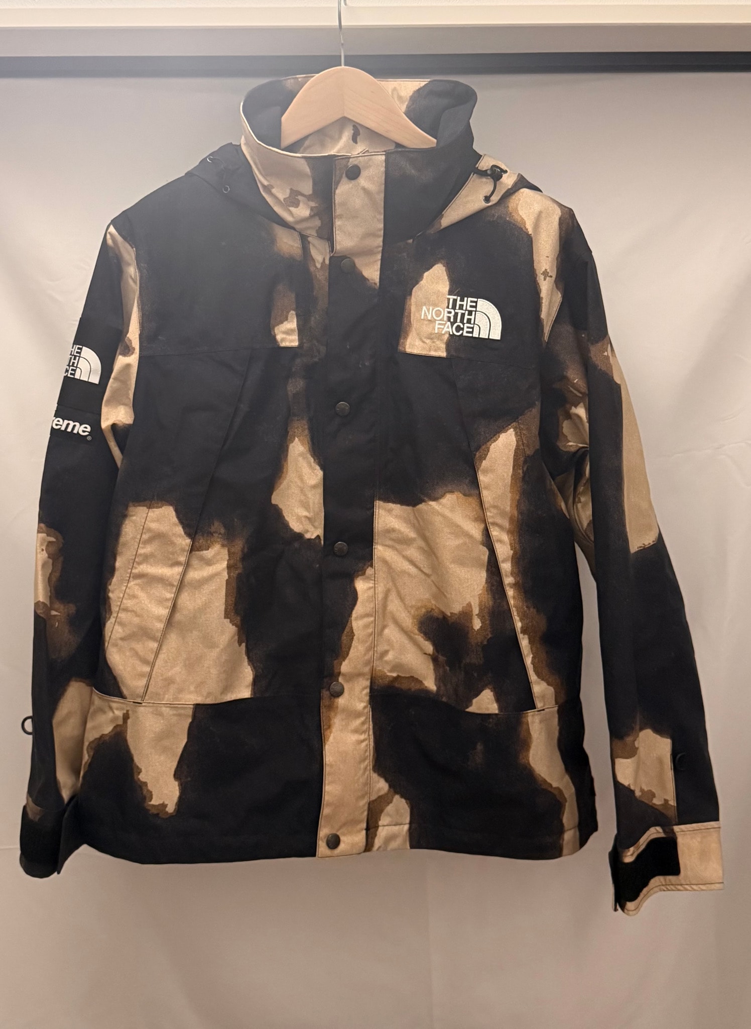 Supreme x The North Face Bleached Denim Print Mountain Jacket "Black"