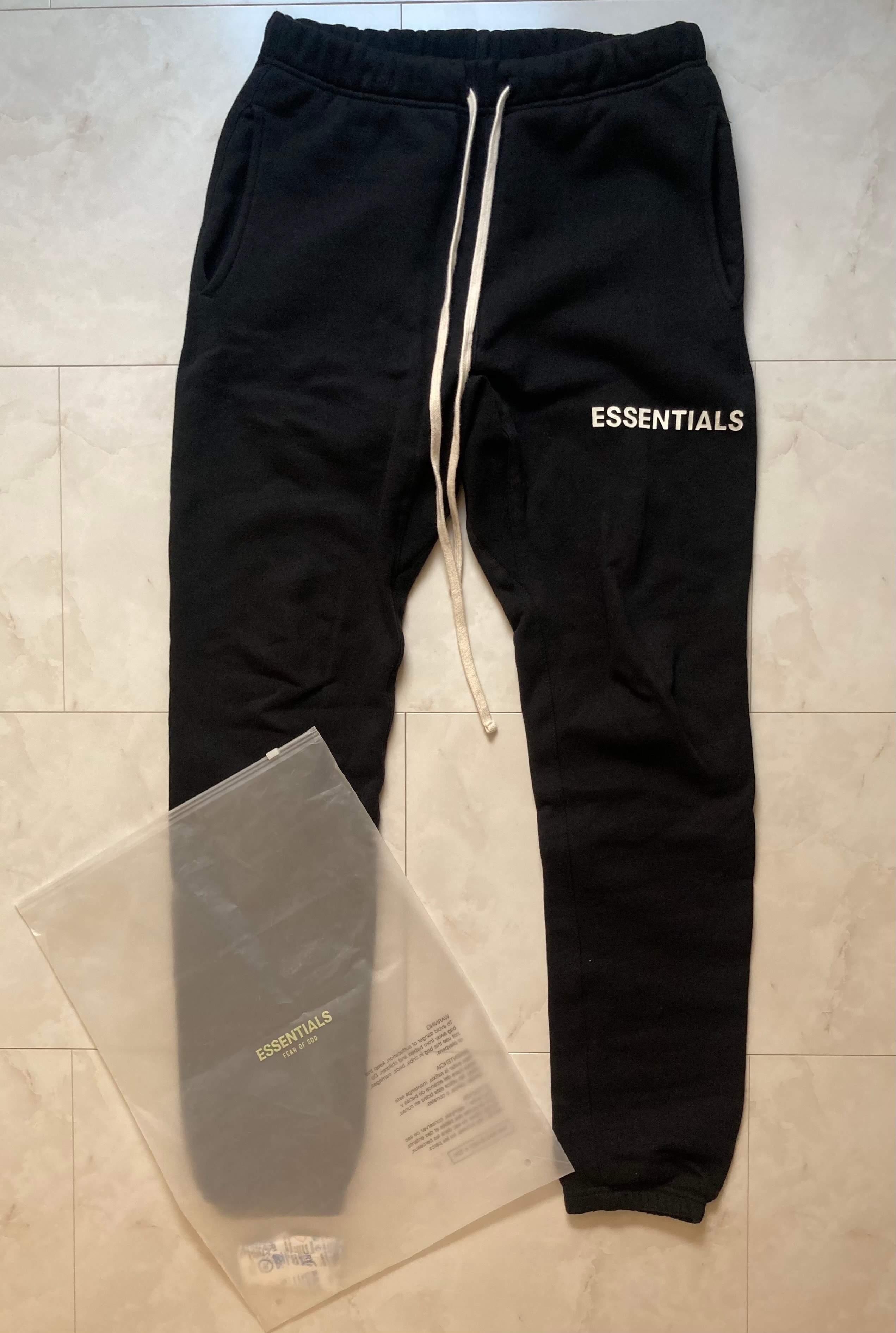 FEAR OF GOD Essentials Graphic Sweatpants "Black"
